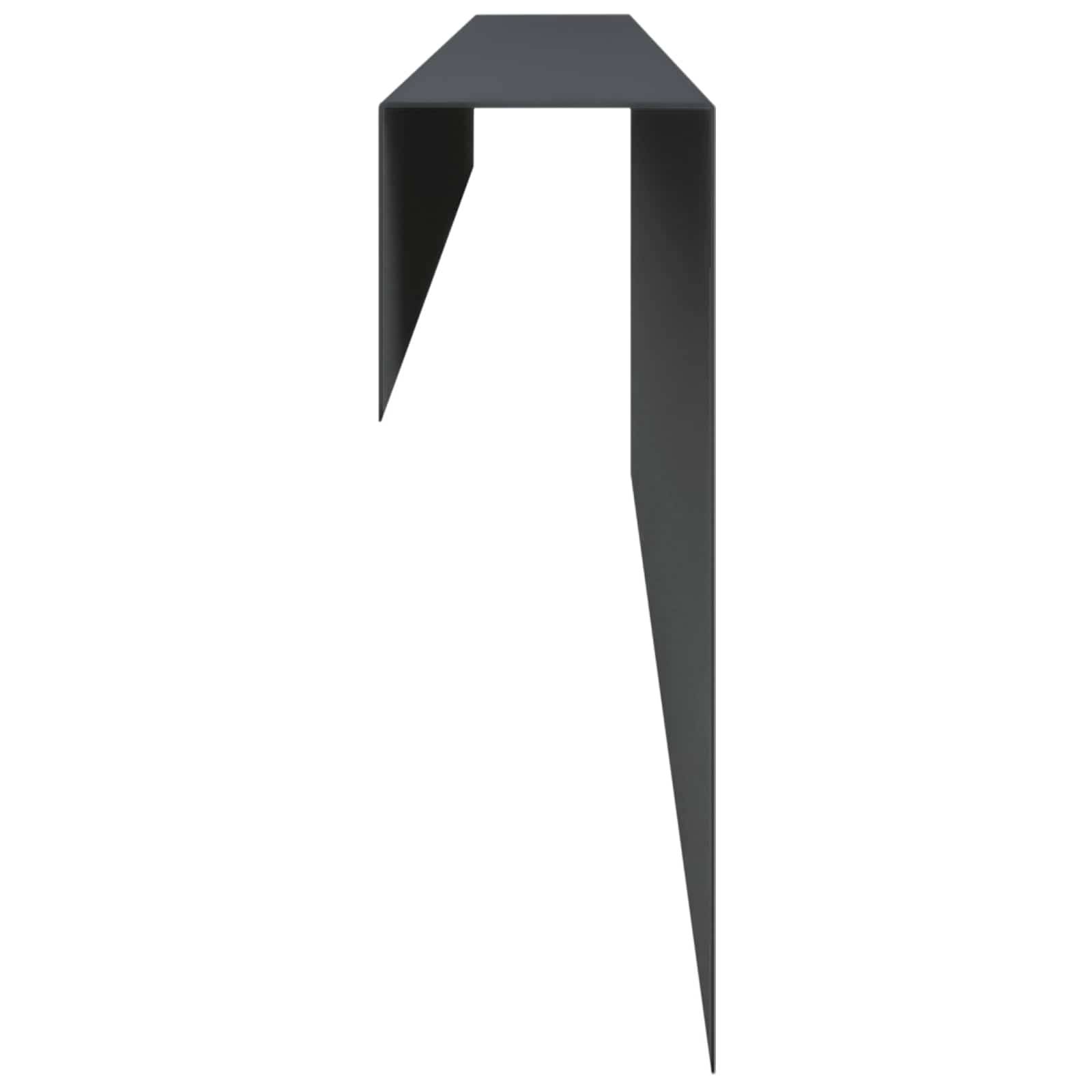 Abstrakte dunkelgraue gefaltete geometrische Form, die einer Klammer oder einer Büroklammer auf weißem Hintergrund ähnelt.