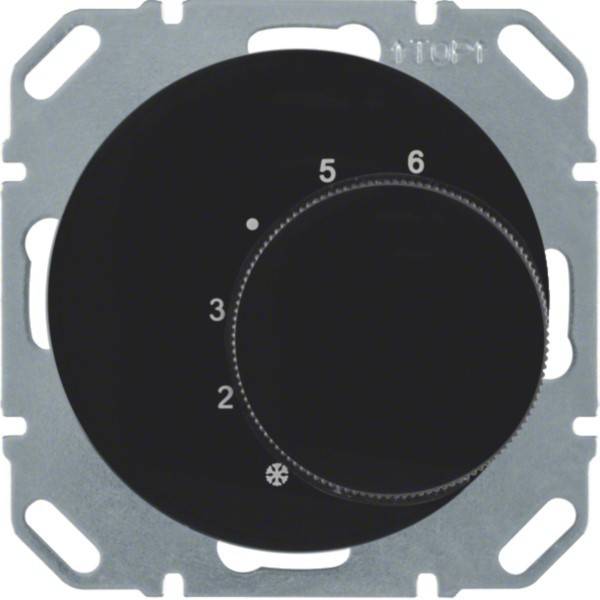 Schwarzes Drehregler-Thermostat auf einer silbernen Wandplatte, gekennzeichnet mit 2, 3, 5, 6 und Schneeflocken-Symbol.