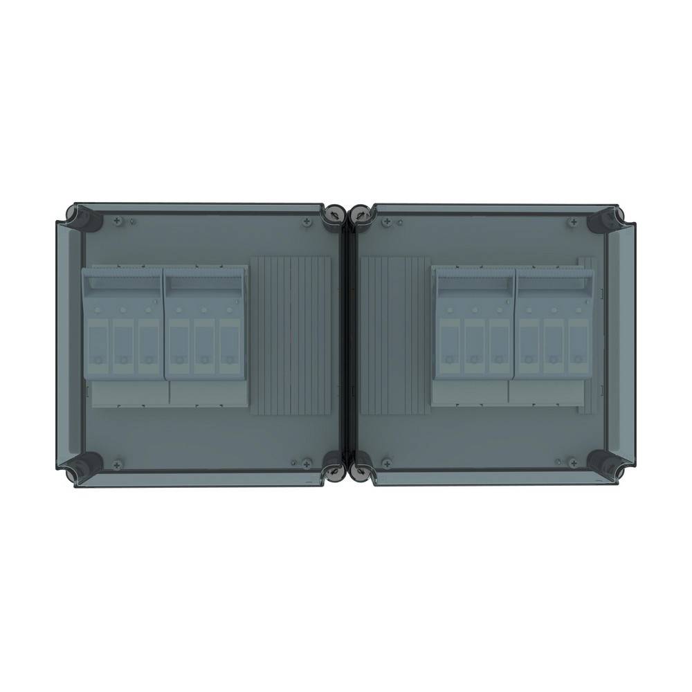 Zwei graue Elektroverteilerkästen nebeneinander montiert, jeder mit einer transparenten Frontseite, die Leistungsschalter zeigt.