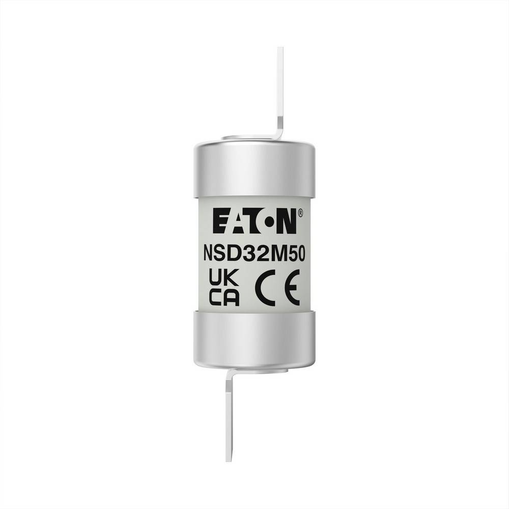 Eaton NSD32M50 zylindrische elektrische Sicherung mit Metallendkappen und weißem Gehäuse, gekennzeichnet mit UK, CA und CE auf neutralem weißem Hintergrund.