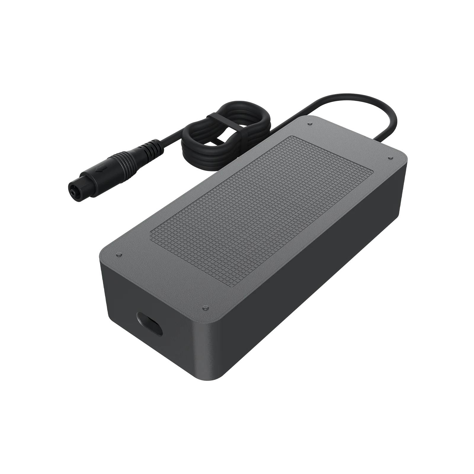 Grauer rechteckiger elektronischer Netzteil mit aufgewickeltem Kabel und rundem Stecker auf schwarzem Hintergrund.