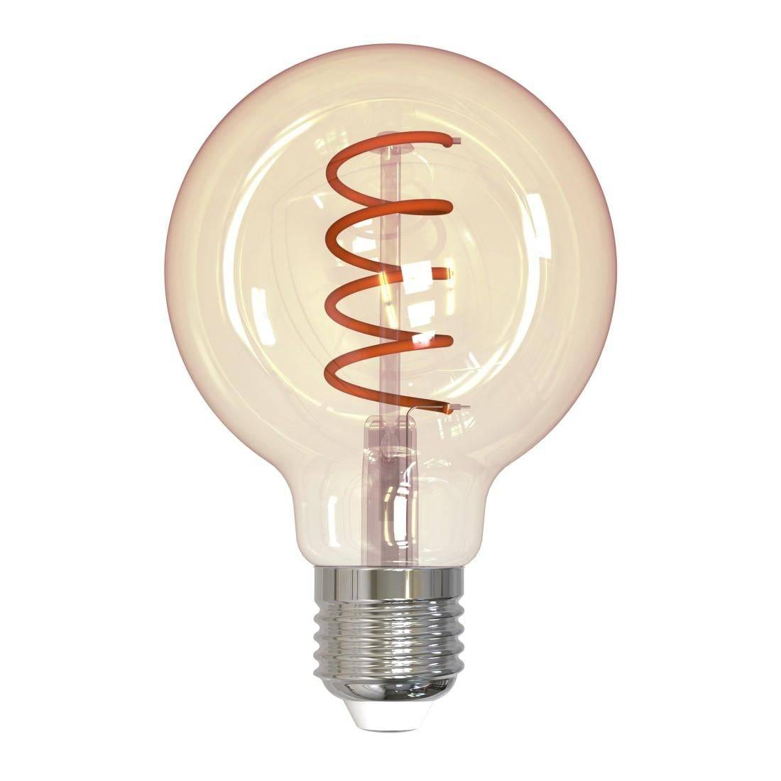 Eine klare Glühbirne aus Glas mit einer sichtbaren orangefarbenen Spiralwendel auf weißem Hintergrund.