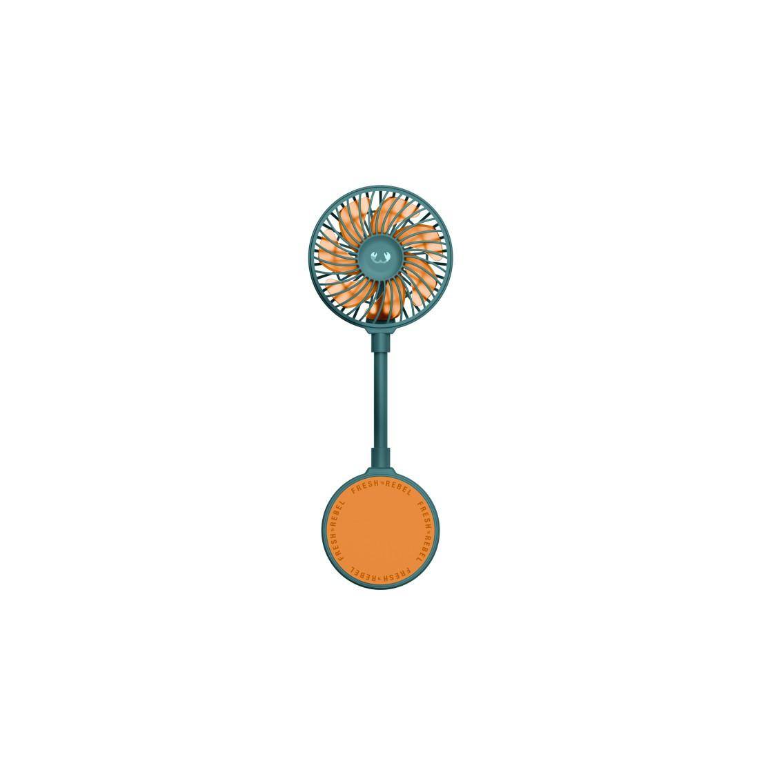 Kleiner türkisfarbener tragbarer Handventilator mit einer orangefarbigen kreisförmigen Basis auf weißem Hintergrund.