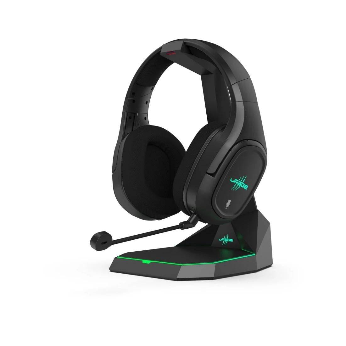 Schwarzes Over-Ear-Gaming-Headset mit Mikrofon auf einer Ladestation, akzentuiert durch grüne LED-Beleuchtung.