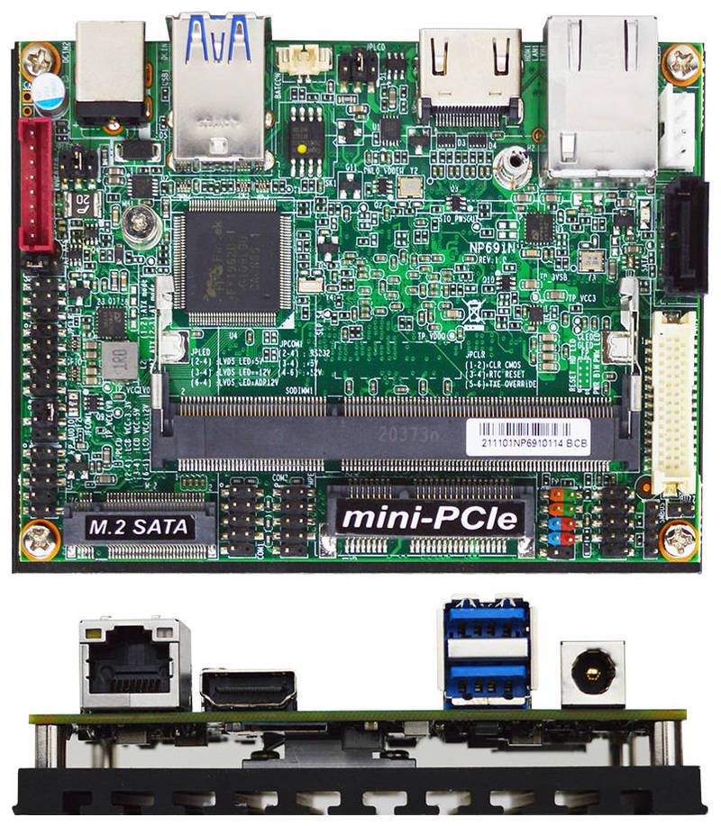 Foto eines Mini-PC-Mainboards mit Anschlüssen und Steckverbindern, einschließlich Ethernet, HDMI, USB, Wi-Fi-Antennenbuchse und Steckplätzen mit den Bezeichnungen M.2 SATA und mini-PCIe.