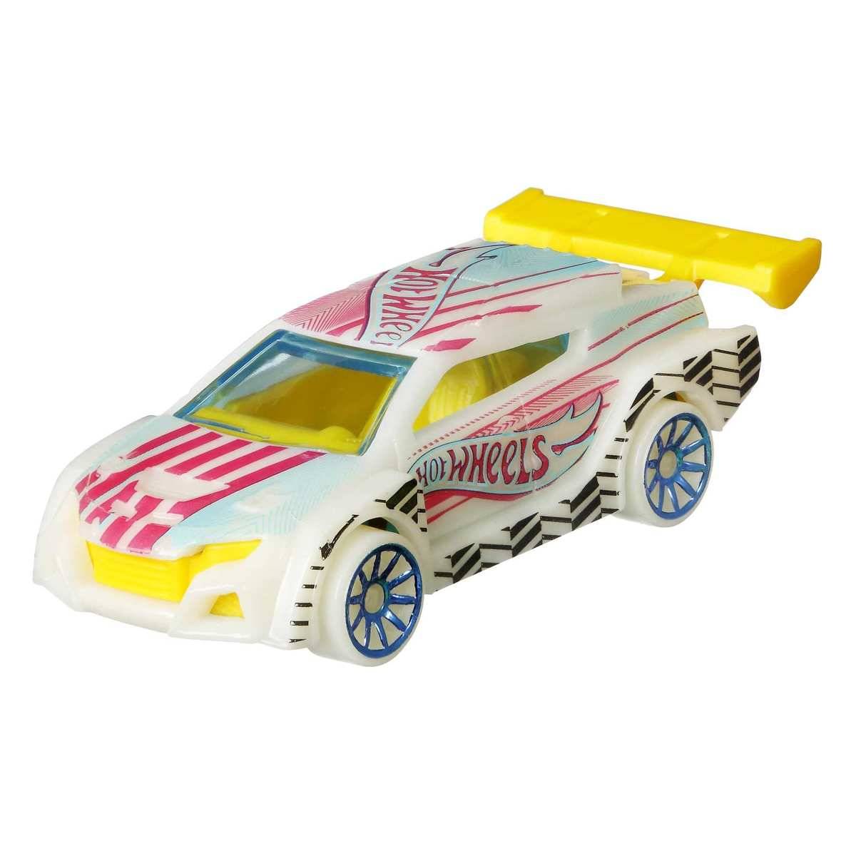 Hot Wheels Monster Trucks leuchtend im Dunkeln 10 Fahrzeuge 1:64 HCB57 3+