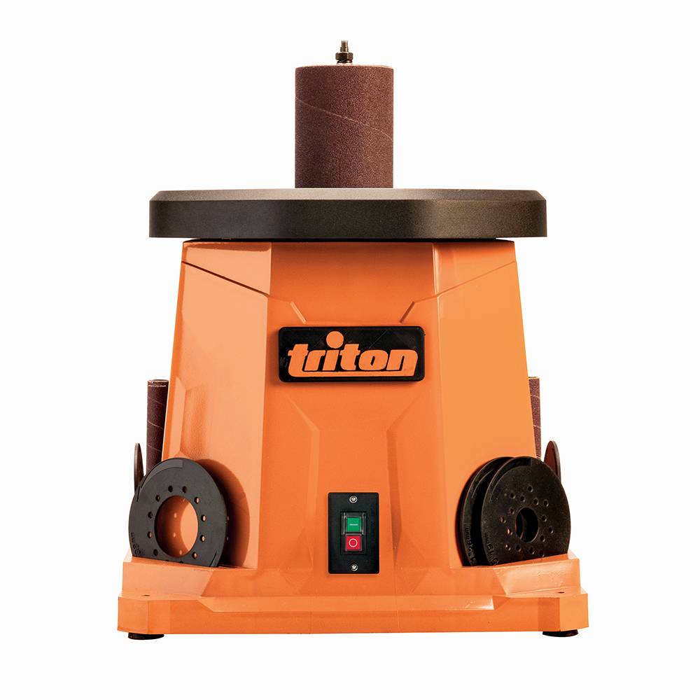 Orange Triton Flachschliff-Elektroschleiffer mit oberer Schleiftrommel, seitlichen Schleiftellern und vorderem Stromschalter auf weißem Hintergrund.