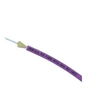Violettes Glasfaserkabel mit freiliegenden blauen Lichtwellenleitern am Schnittende, beschriftet mit „PROFIBUS FDF FIBER OPTIC GRUI 821-1A110