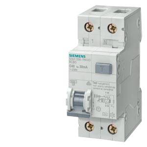 Siemens-Leistungsschalter mit einem grauen Kippschalter, frontal auf weißem Hintergrund abgebildet.