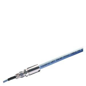 Blaues Lichtwellenleiterkabel mit Metallstecker auf weißem Hintergrund, diagonal angeordnet.