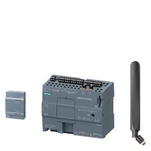Industrieller SPS-Steuerung mit einem kleinen Erweiterungsmodul und einer externen Antenne, auf weißem Hintergrund dargestellt.