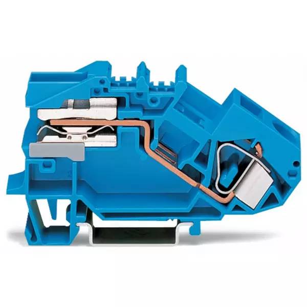 Querschnitt eines blauen Elektrosteckers, der interne Metallkontakte und den Verdrahtungsweg im Kunststoffgehäuse zeigt.