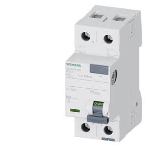 Weißer Siemens-Leitungsschutzschalter mit Kippschalter und Anschlussklemmen auf neutralem Hintergrund.