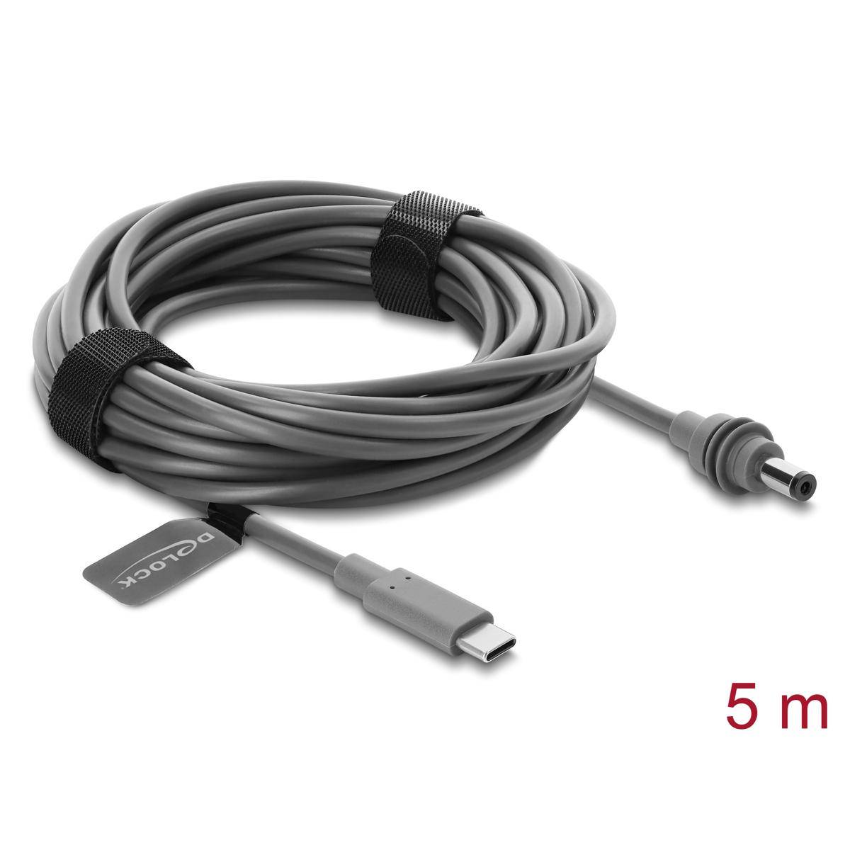 Aufgerolltes graues USB-C-Kabel mit Winkelstecker, beschriftet 5 m.
