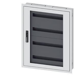 Silbernes wandmontiertes Elektroverteilerpanel mit getönter dunkler Tür und vier horizontalen Sichtstreifen, geschlossen auf weißem Hintergrund dargestellt.