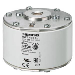 Foto einer zylindrischen elektrischen Komponente von Siemens SITOR mit der Bezeichnung '3NC3 438-6U', '1100V a.c.' und '800A', mit Metallanschlüssen oben.