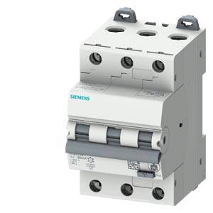 Dreipoliger Siemens-Leistungsschalter mit grauen Kippschaltern, dargestellt in einer produktstylisierten Ansicht auf weißem Hintergrund.