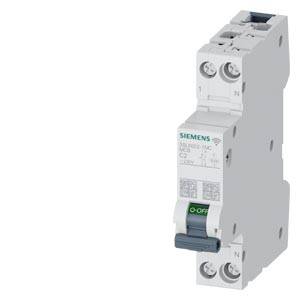 Siemens einpoliger Leitungsschutzschalter mit Ein-/Ausschalter und Klemmschrauben, dargestellt auf weißem Hintergrund.