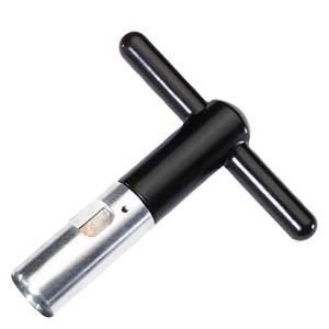 Schwarzer T-förmiger Steckschlüssel-Adapter mit silbernem Metallkopf, vor weißem Hintergrund gezeigt.