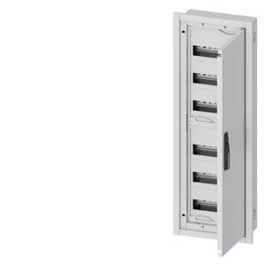 Geöffnetes Stromverteilerpanel mit mehreren Leitungsschutzschaltern und teilweise offener Tür.
