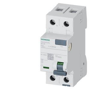 Weißer Siemens-Leitungsschutzschalter mit Kippschalter und Klemmenöffnungen, dargestellt vor neutralem Hintergrund.