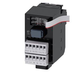Kompaktes schwarzes Industrie-E/A-Modul mit Klemmleisten und einem Flachbandkabel, das für SPS- oder Automatisierungsverdrahtung verwendet wird.