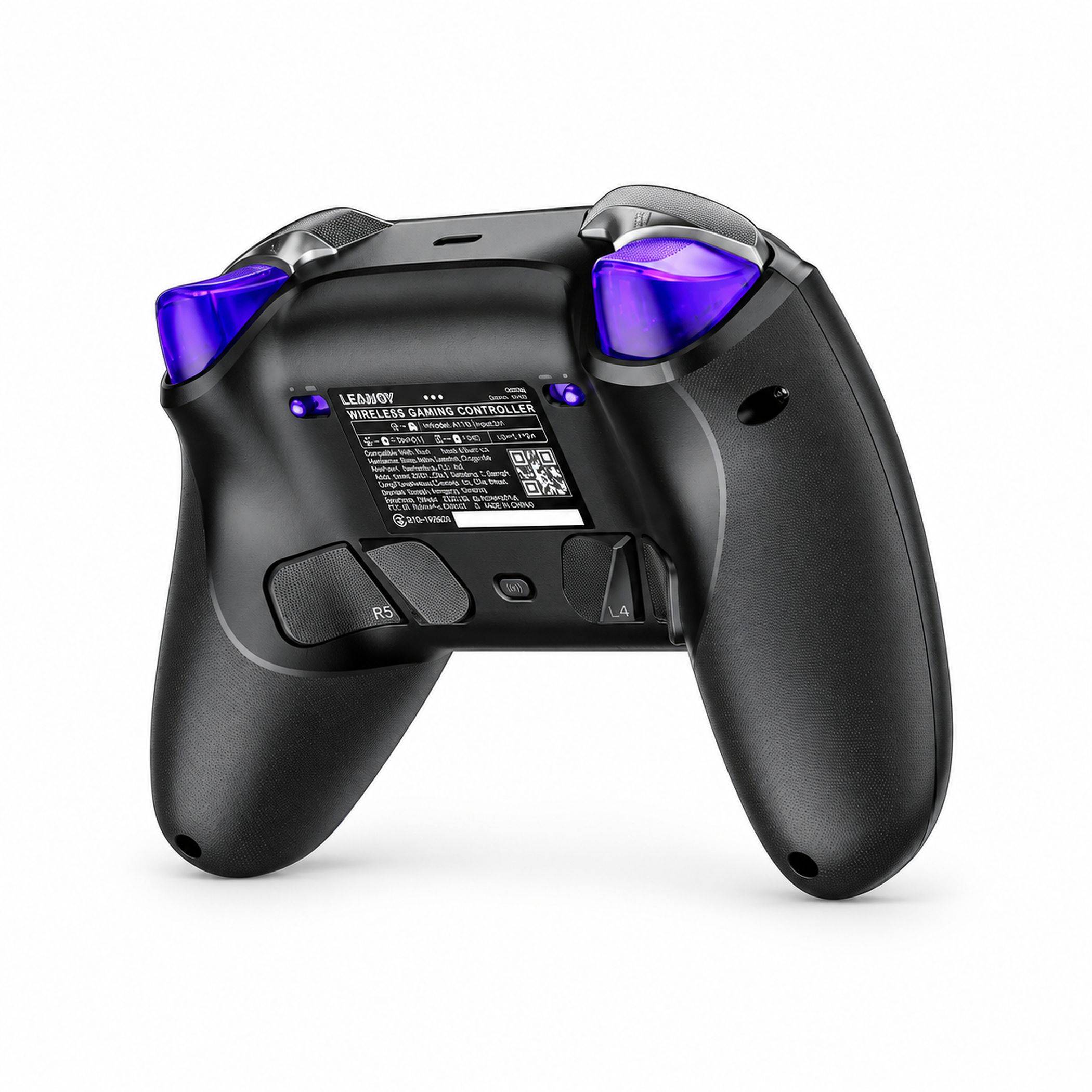 Schwarzer Gaming-Controller von hinten gezeigt, mit durchsichtigen violetten Schultergriffen und strukturierter Griffoberfläche auf weißem Hintergrund.