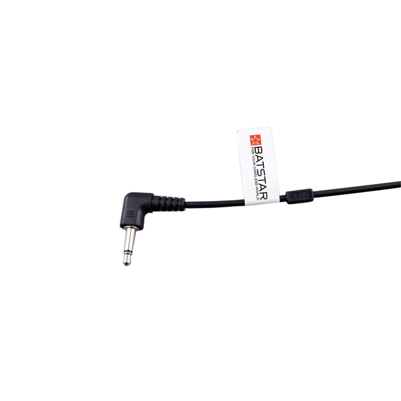 Schwarzes rechtwinkliges 3,5-mm-Audiokabel mit einem BATSTAR-Tag auf weißem Hintergrund.