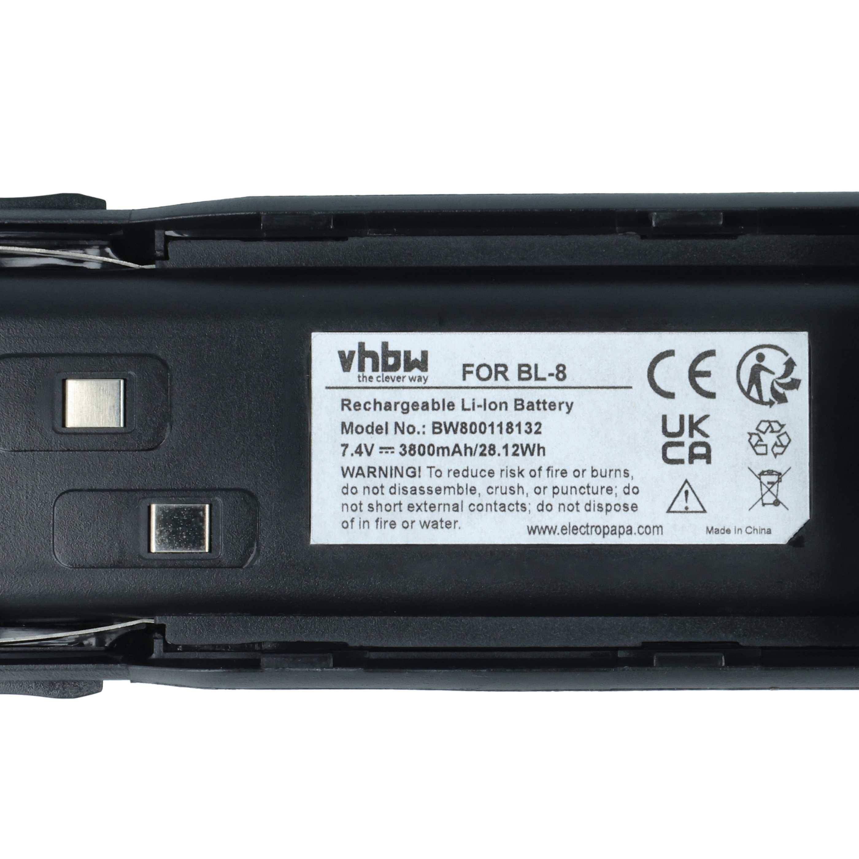 Nahaufnahme eines aufladbaren Li-Ionen-Akkus mit Etikett für BL-8, das Modelldetails zeigt, 7,4V 3800mAh/28,12Wh und Sicherheitswarnungssymbole.