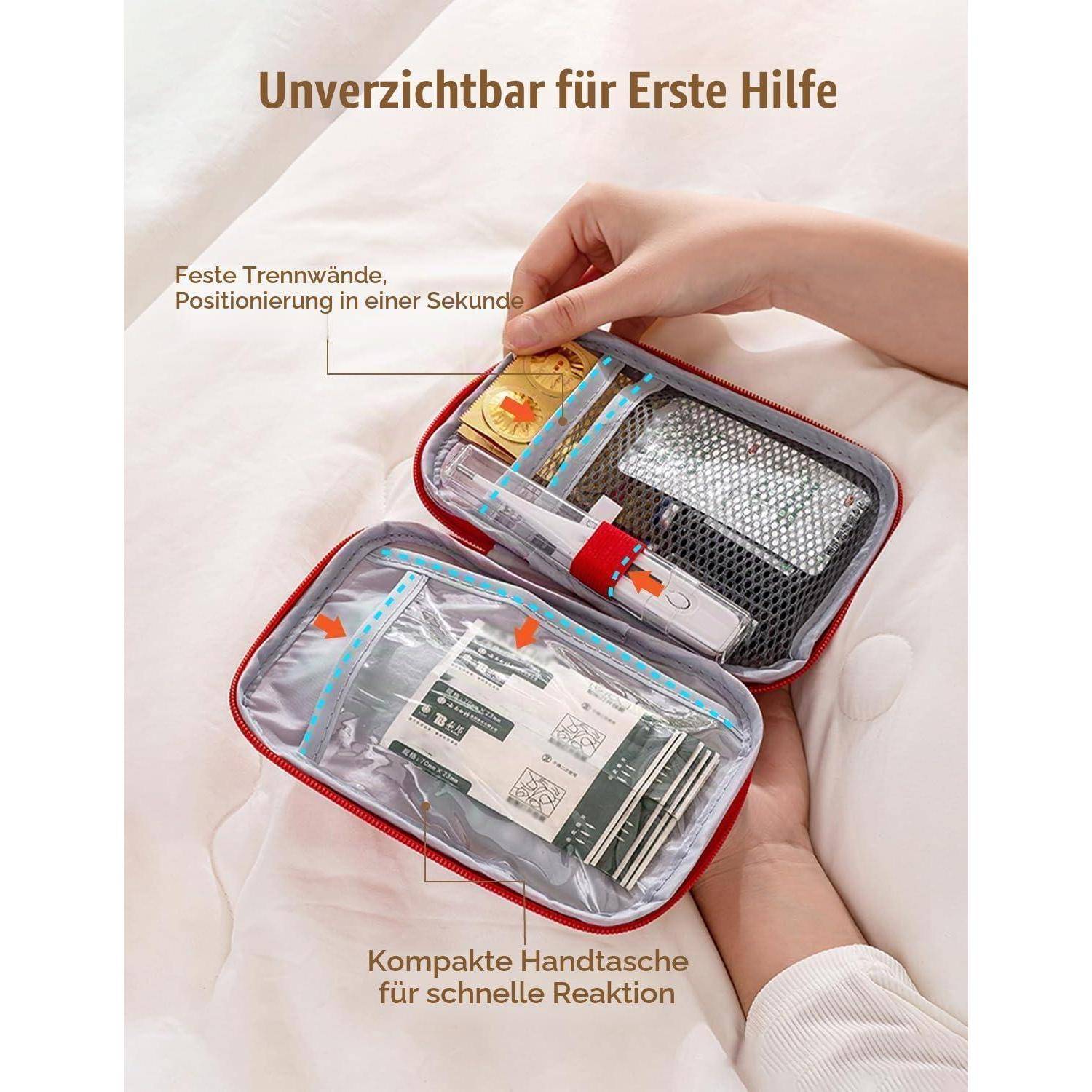 Erste-Hilfe-Set in einem kompakten Reißverschlussbeutel mit organisierten Fächern; Deutscher Text hebt die einfache Positionierung und den schnellen Zugriff hervor.