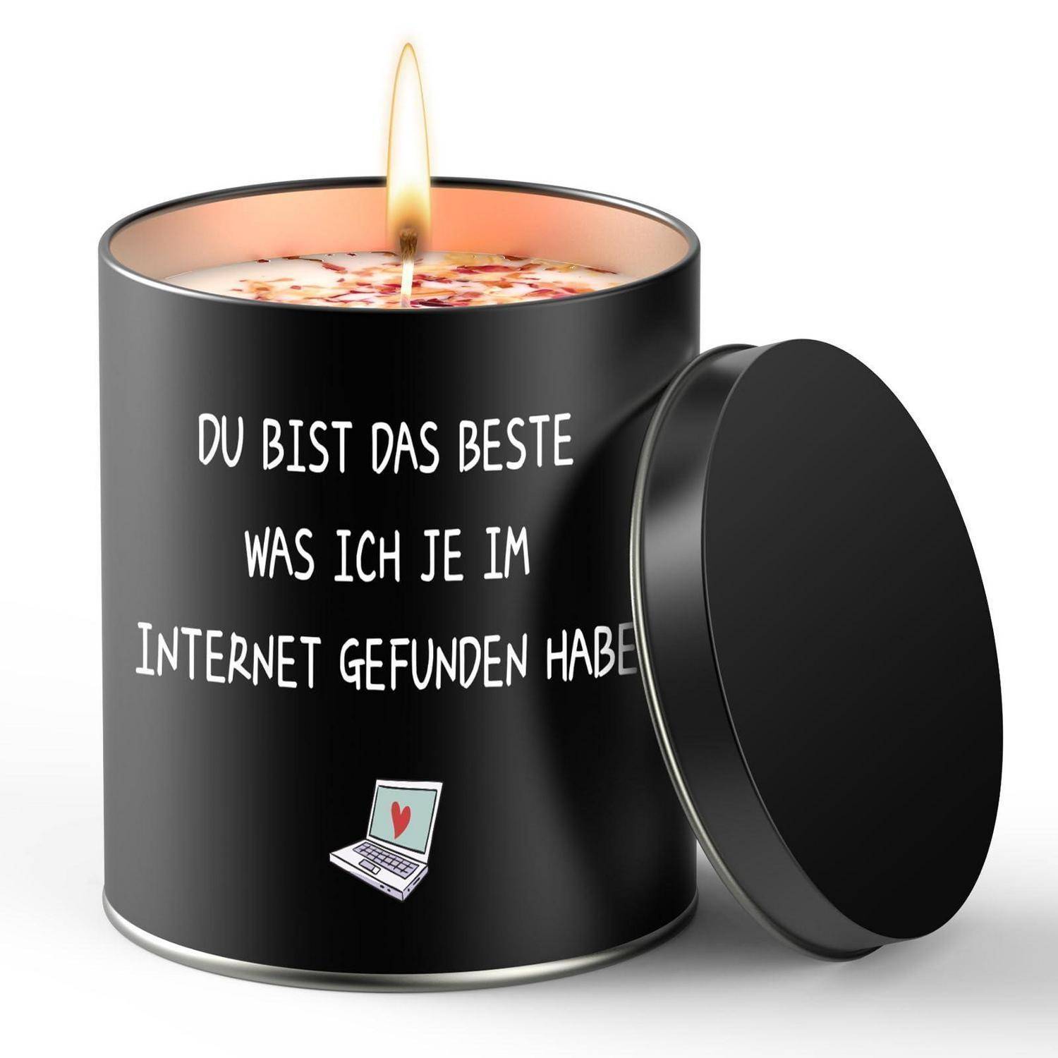 Schwarze Kerze in einer Dose mit Deckel und deutschem Text: „DU BIST DAS BESTE WAS ICH JE IM INTERNET GEFUNDEN HABE