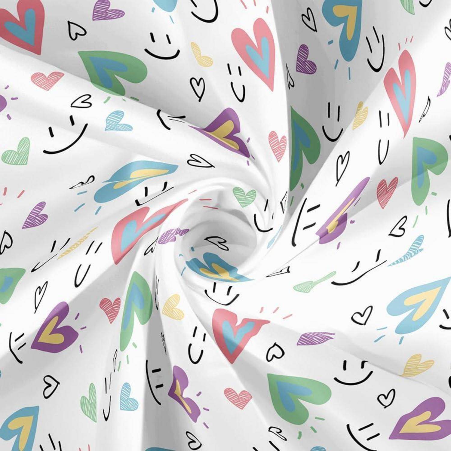 Weißer Stoff mit einem bunten Herz- und Smiley-Gesicht-Muster, das in eine Spirale verdreht ist.
