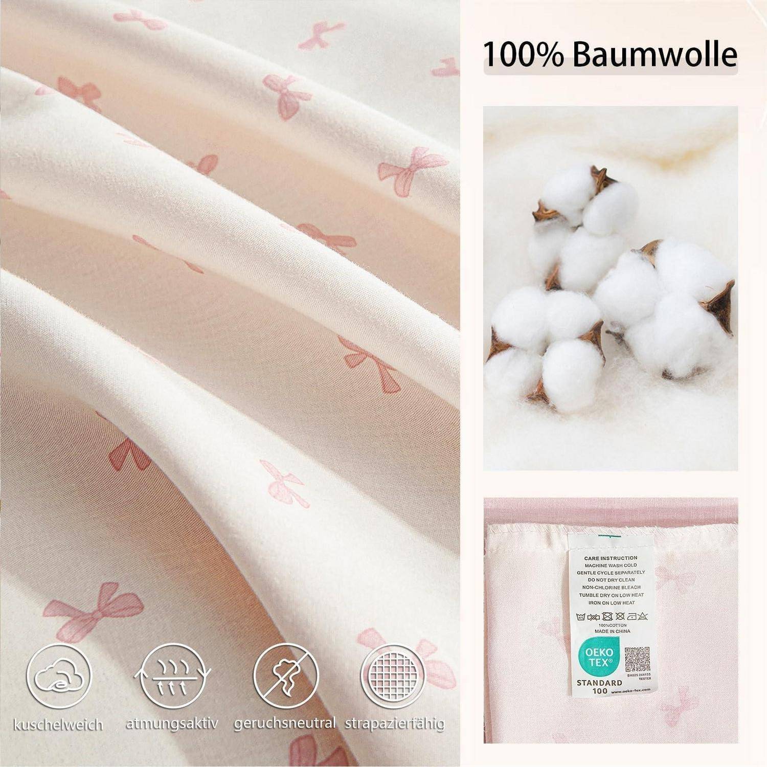Produktbild von rosa Schmetterlings-gemustertem Stoff mit der Kennzeichnung „100% Baumwolle" mit Baumwoll- und Pflegeetikett-Fotos im Inset; Symbole weisen auf weich, atmungsaktiv, geruchsneutral und langlebig hin.
