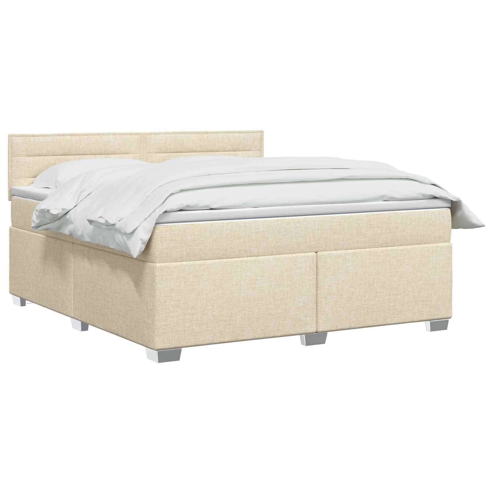 Beige gepolstertes Bett mit Kopfteil und weißer Bettwäsche, auf weißem Hintergrund dargestellt.