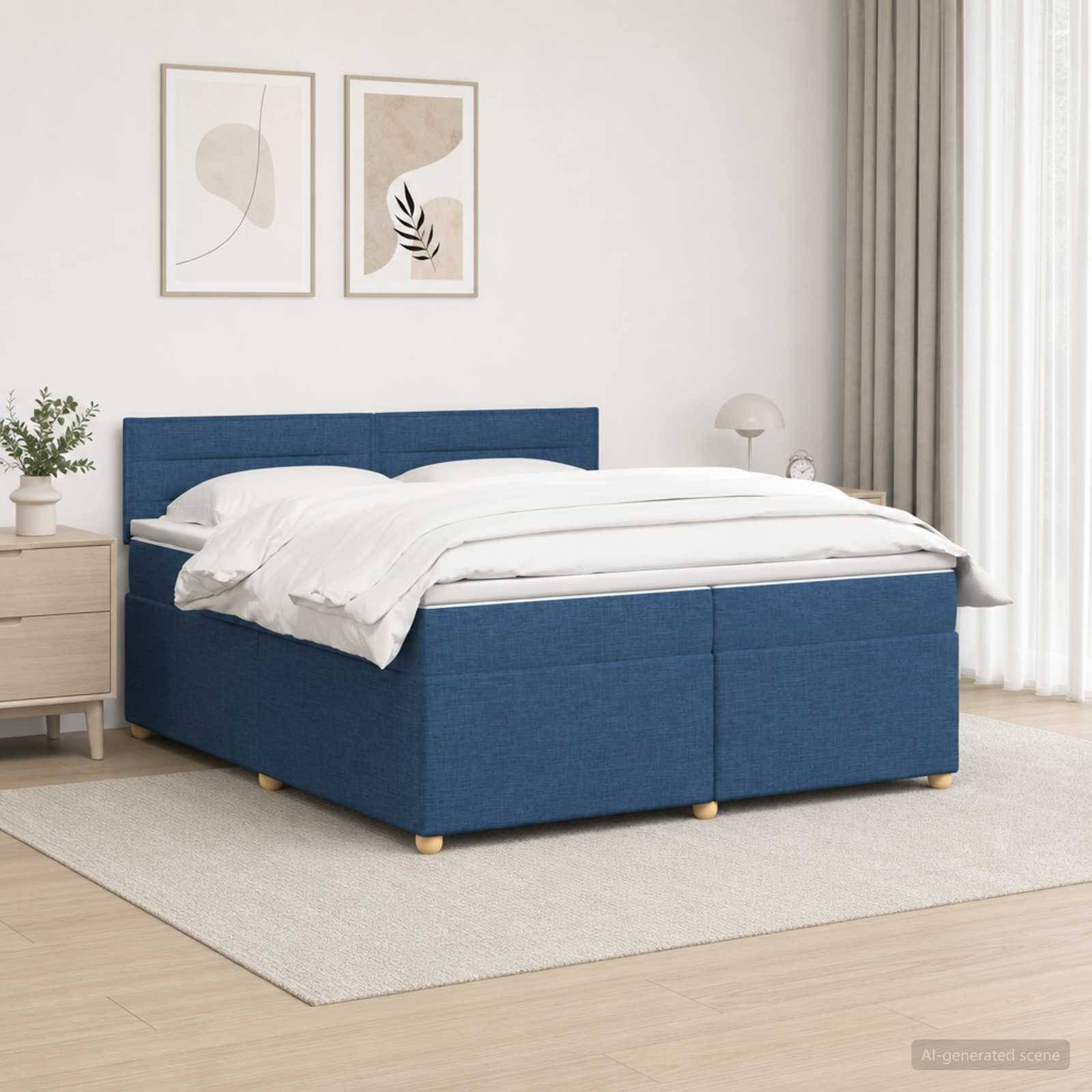 Blaues gepolstertes Bett mit weißer Bettwäsche in einem hellen, minimalistischen Schlafzimmer, gezeigt mit einem Nachttisch, Wandkunst und Vorhängen.