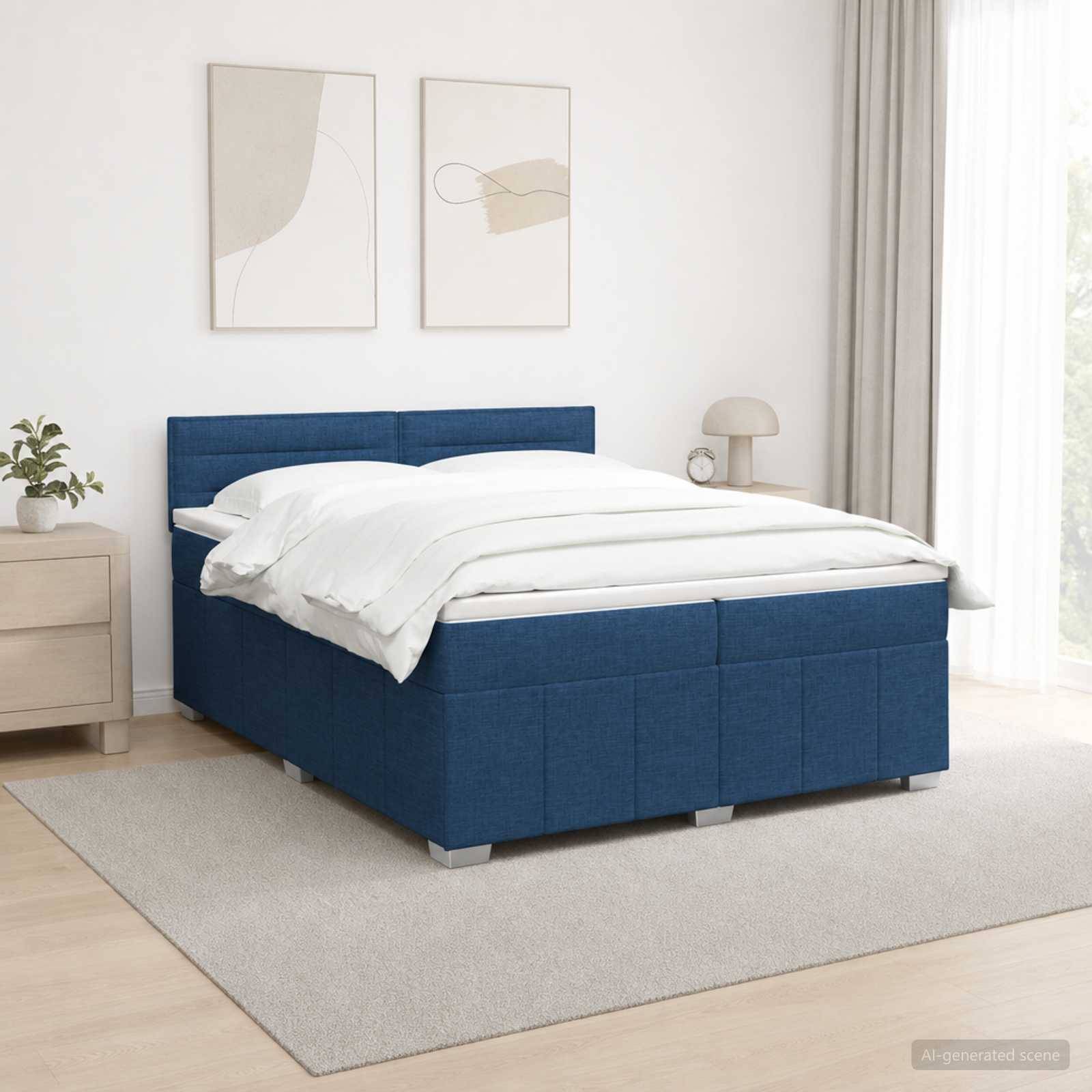 Blaues Polsterbett mit weißer Bettwäsche in einem hellen, minimalistischen Schlafzimmer, mit Nachttisch, Lampe, Wandkunst und Teppich.