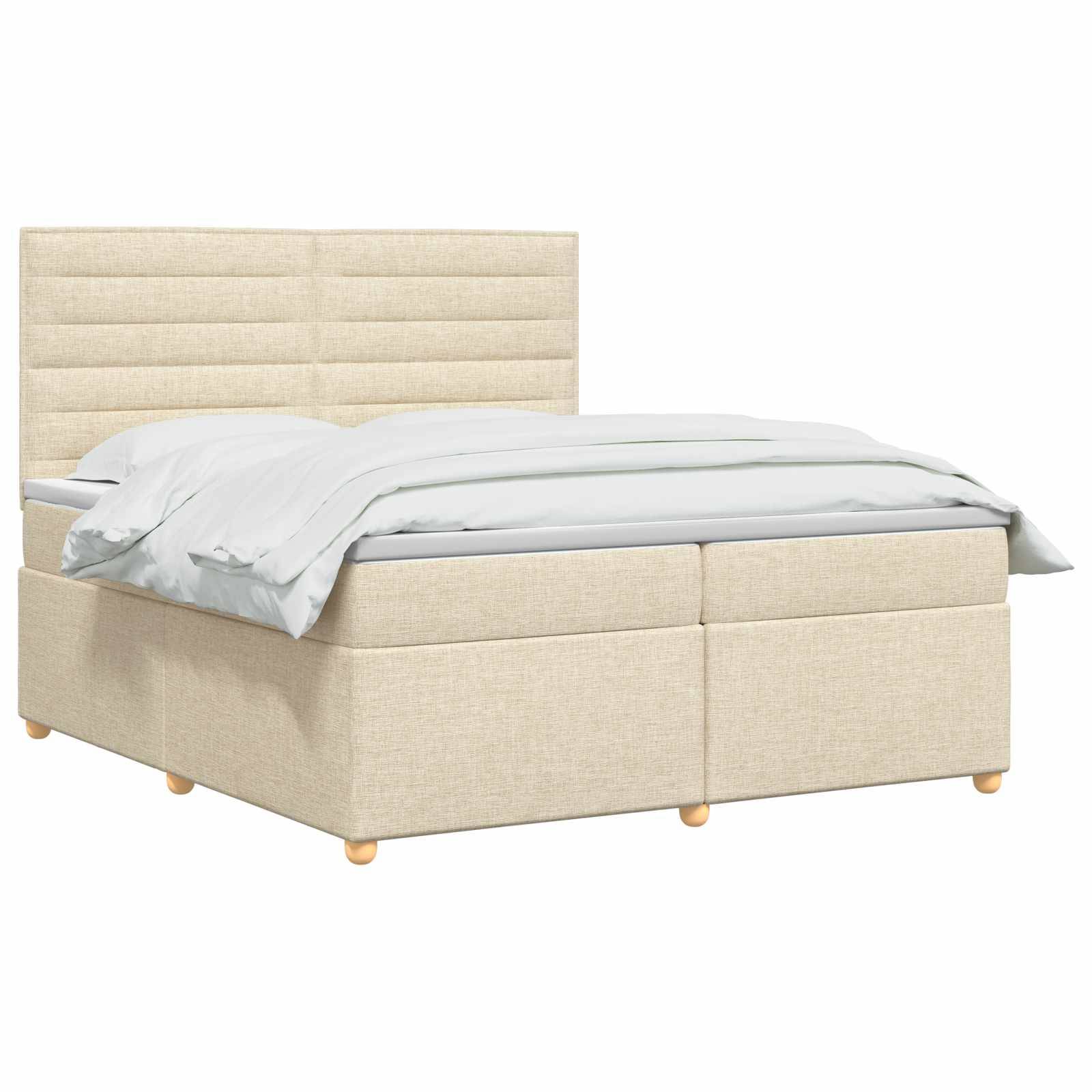 Beige gepolstertes Bett mit hohem gepolstertem Kopfteil und weißer Bettwäsche auf weißem Hintergrund.