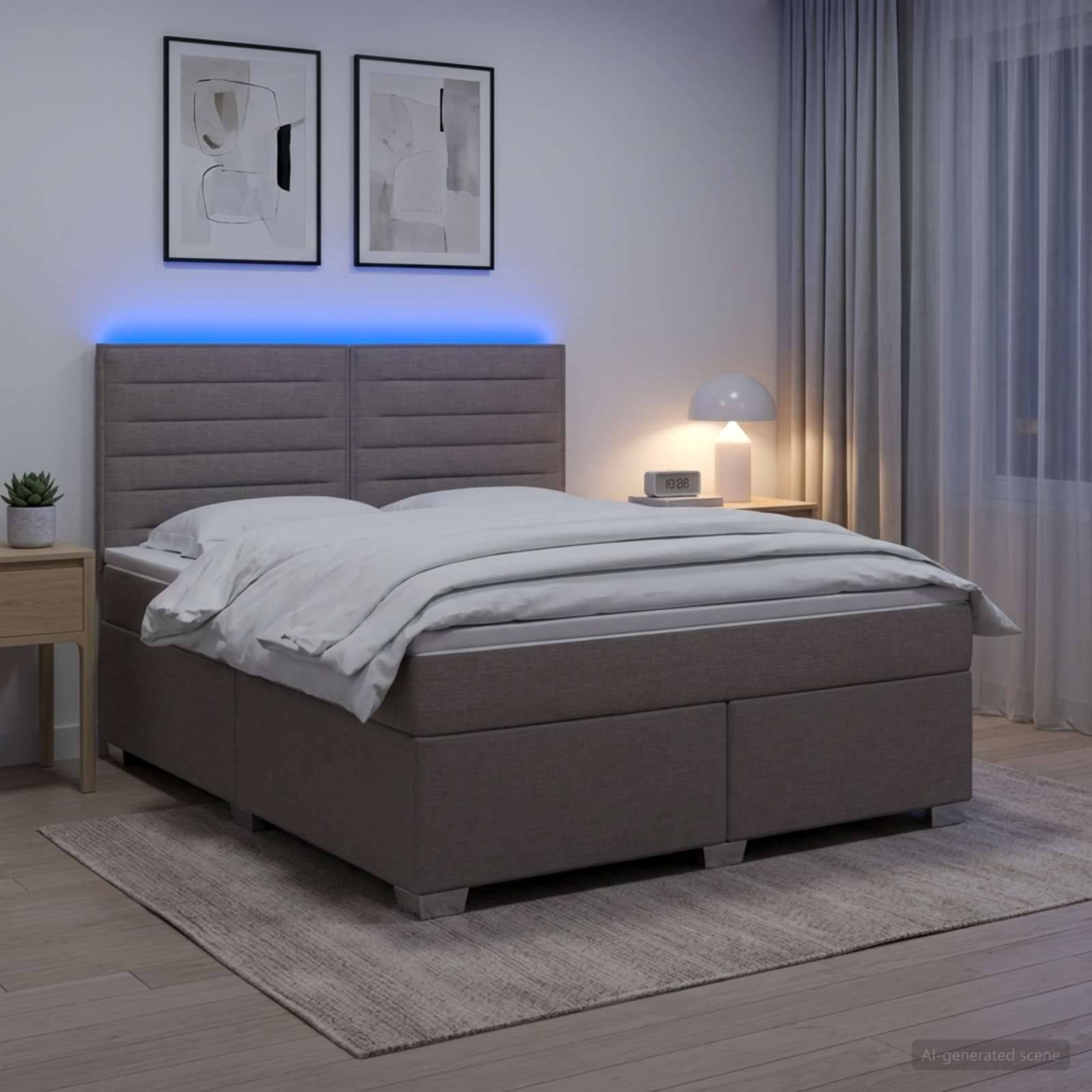 Modernes Schlafzimmer mit gepolstertem Bett, weißer Bettwäsche, blauer Akzentleuchte, Nachttischlampe und Tisch, gerahmter Wandkunst und durchsichtigen Vorhängen.