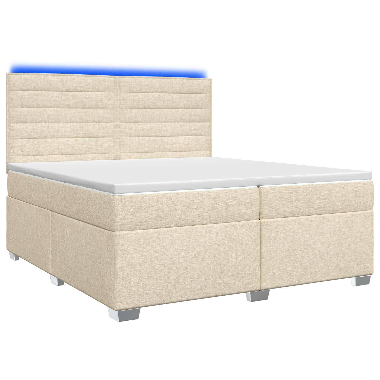 Beige gepolstertes Bett mit hohem getäfeltem Kopfteil und flacher Plattformbasis, auf weißem Hintergrund dargestellt.