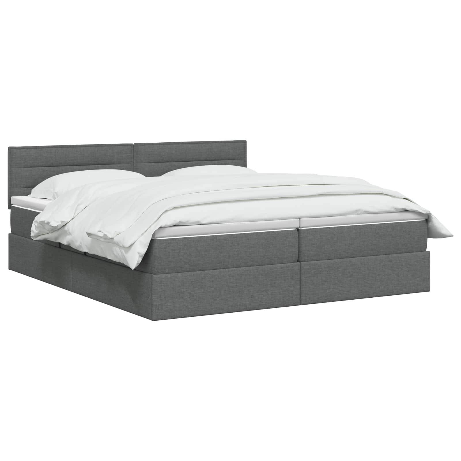 Graues gepolstertes Bett mit weißer Bettwäsche auf weißem Hintergrund.
