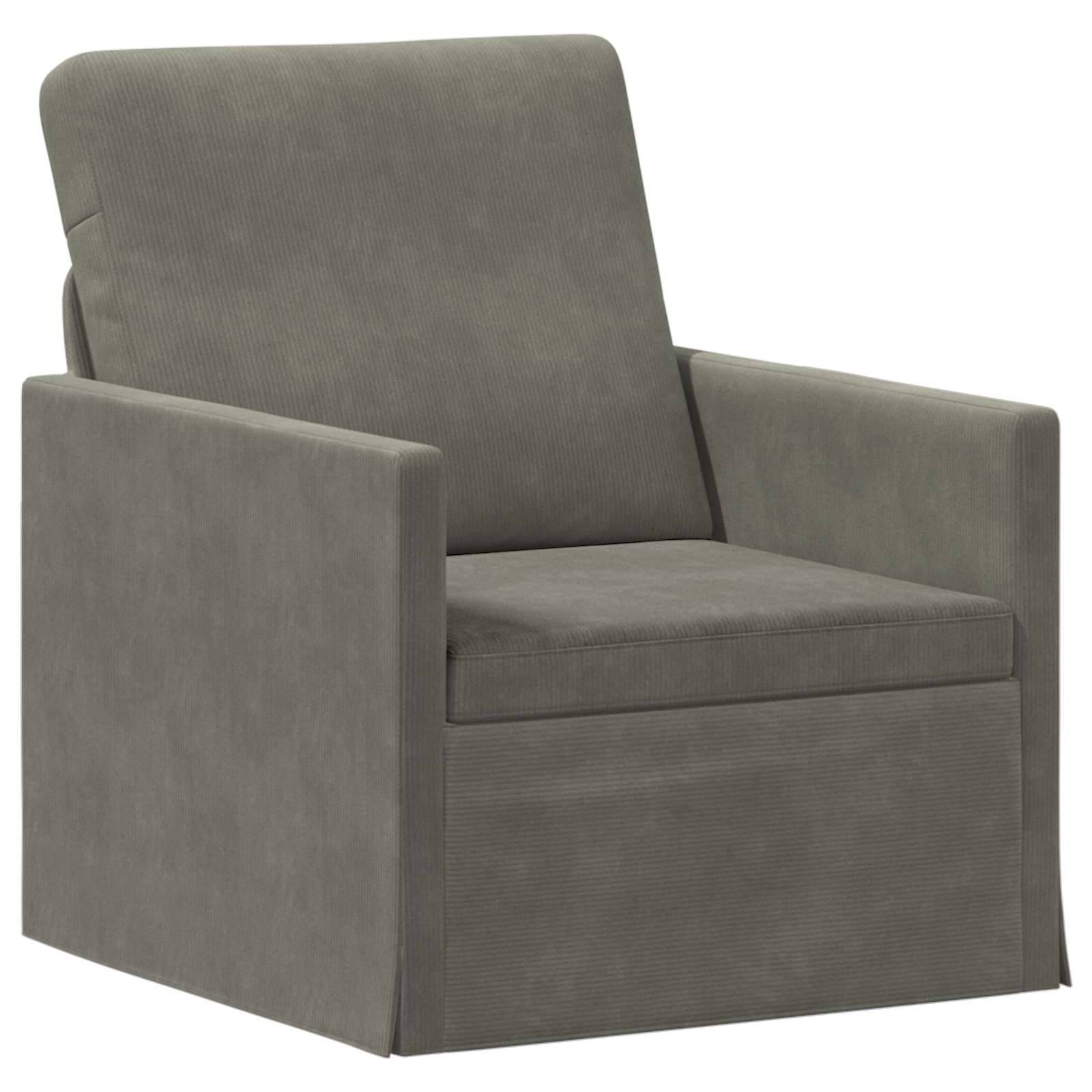 Grauer gepolsterter Sessel mit hoher Rückenlehne, breiten Armlehnen und Sitzkissen auf weißem Hintergrund.