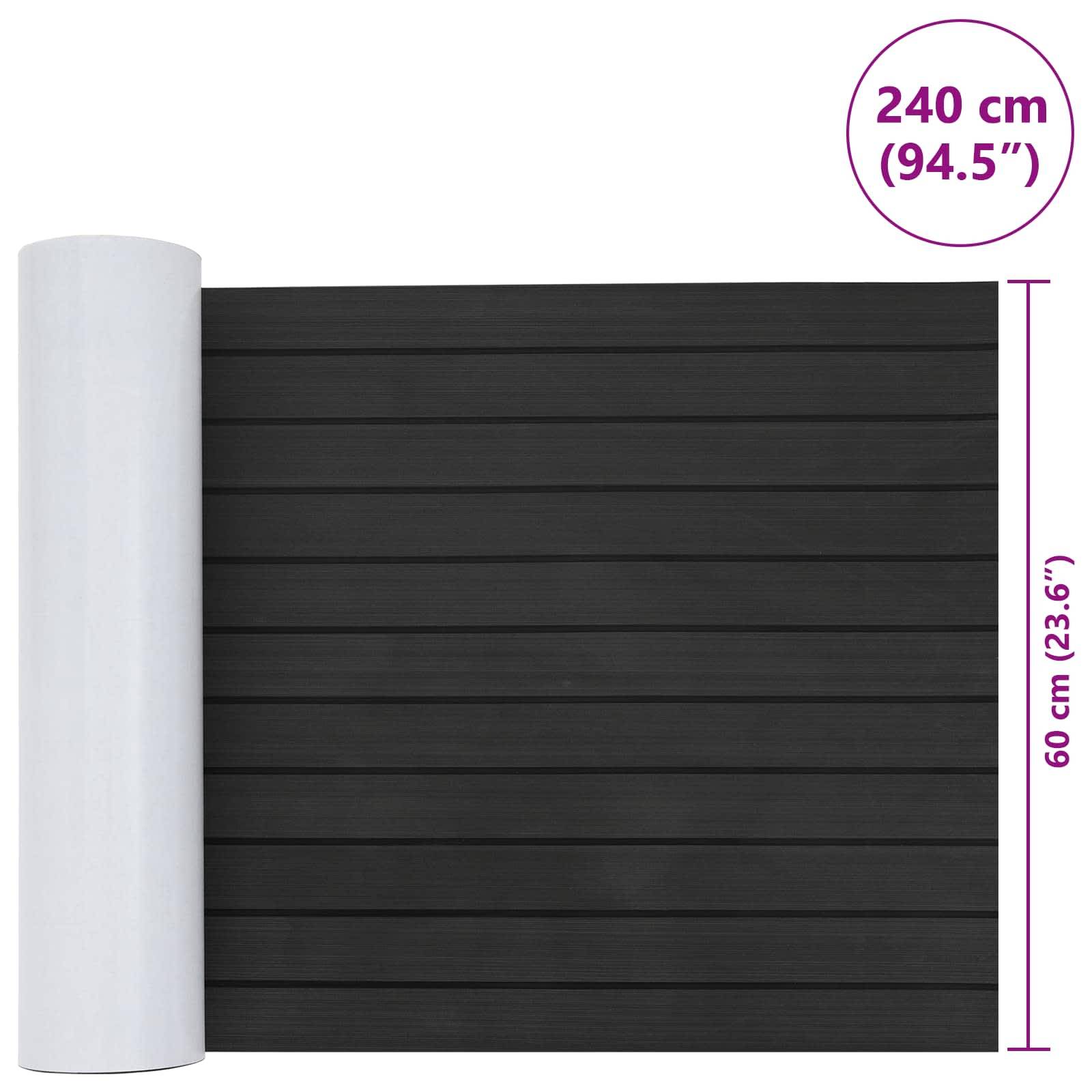 Schwarzes Lamellenpaneel in Rollenform mit den Abmessungen 240 cm Breite x 60 cm Höhe, daneben eine weiße aufgerollte Rückseite.
