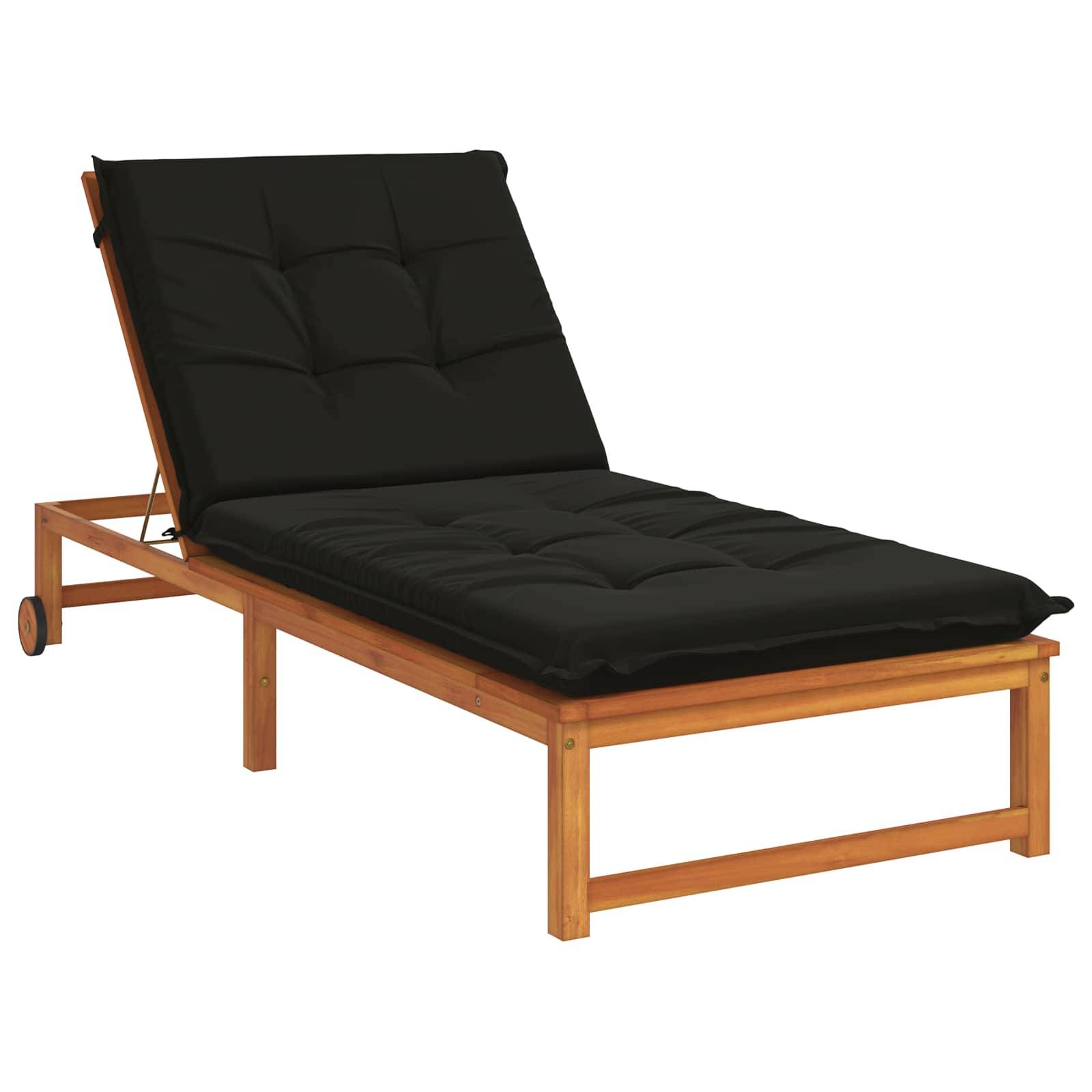 Schwarze gepolsterte Chaiselongue mit verstellbarer Rückenlehne und Holzrahmen, gezeigt auf weißem Hintergrund.