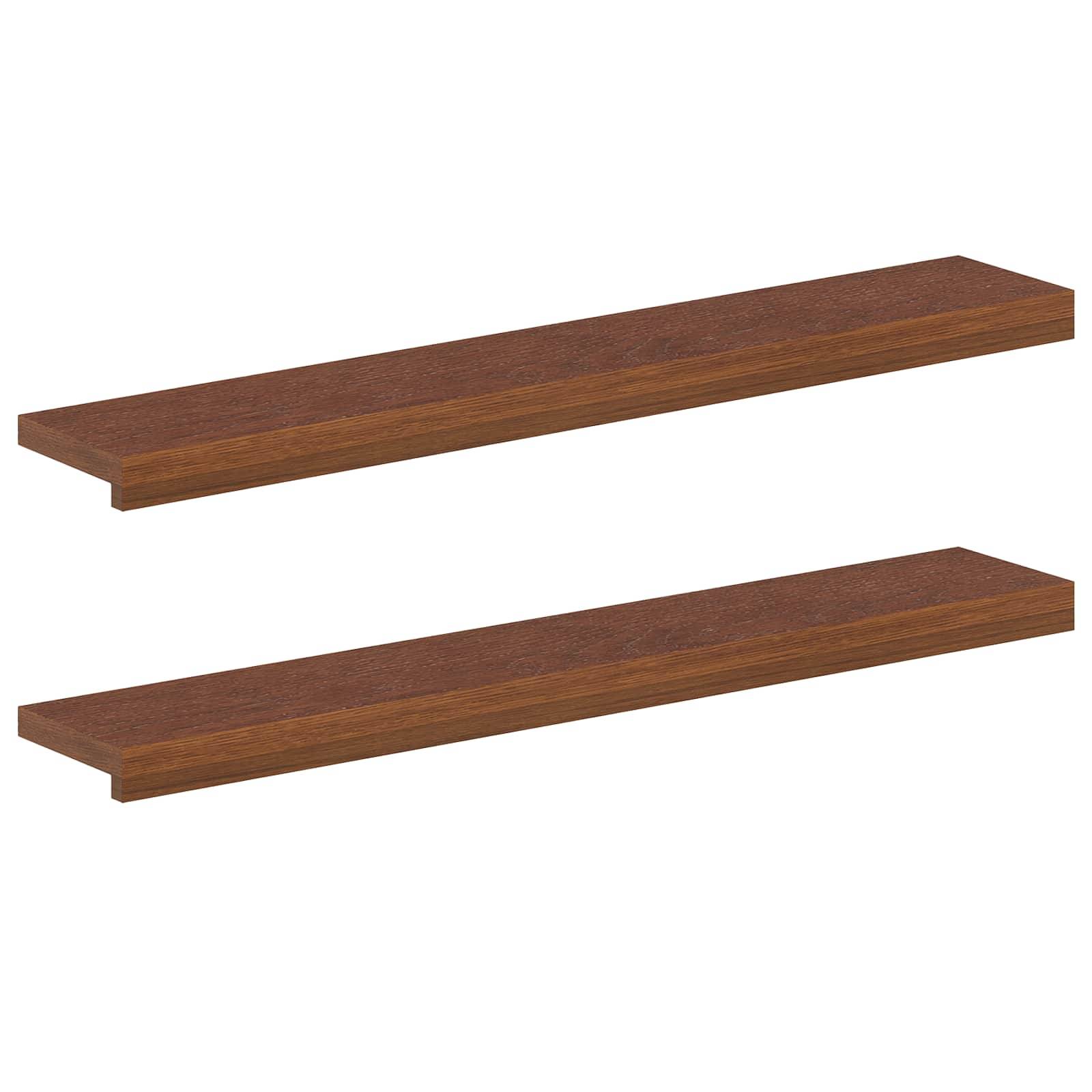 Zwei lange braune Holzregale oder Bretter, horizontal auf weißem Hintergrund dargestellt.