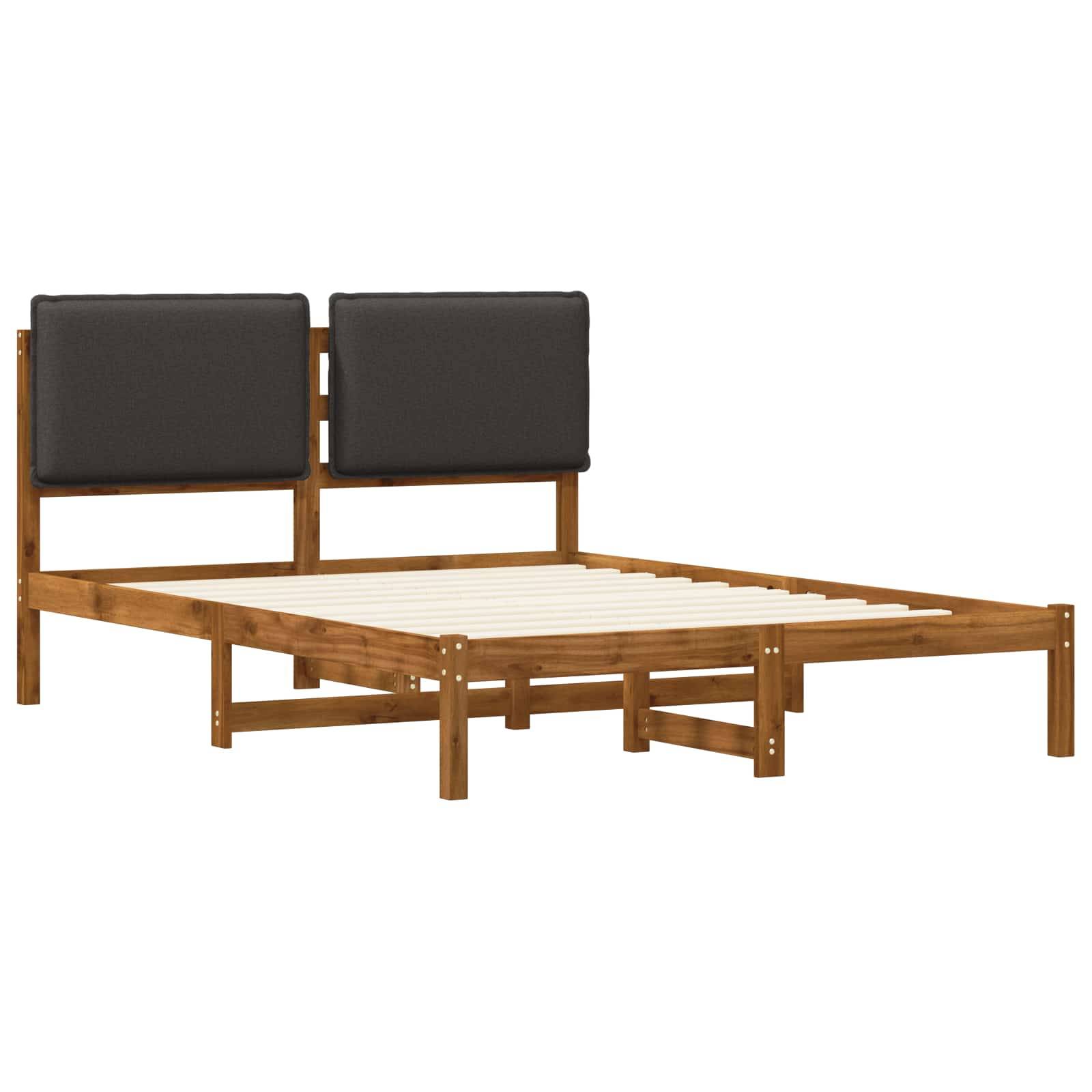 Holzrahmenbett mit zwei dunkel gepolsterten Kopfteilen, gezeigt auf weißem Hintergrund ohne Matratze oder Bettwäsche.