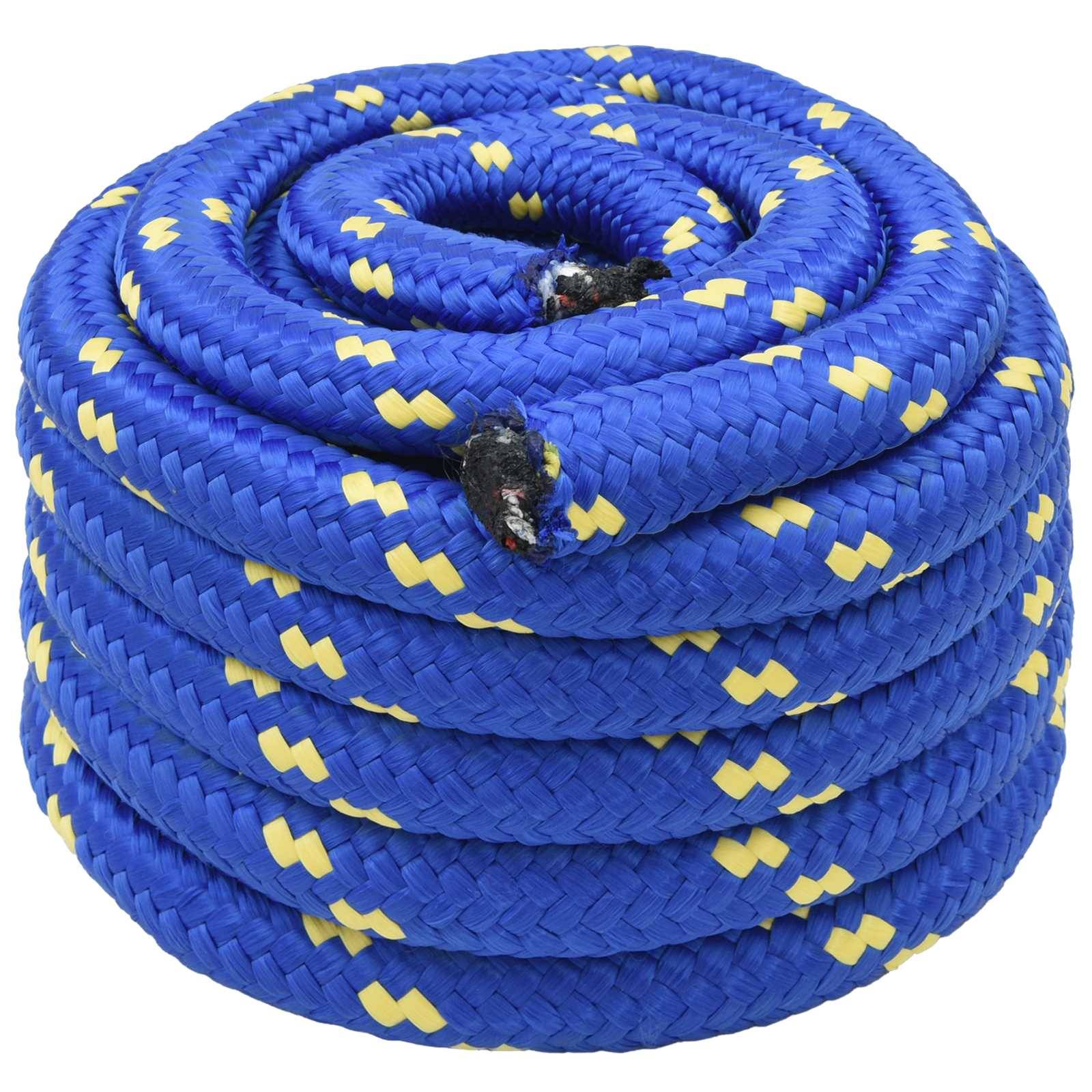 Aufgerolltes blaues Seil mit gelben Zickzack-Markierungen, zu einer ordentlichen Schleife gebündelt auf weißem Hintergrund.