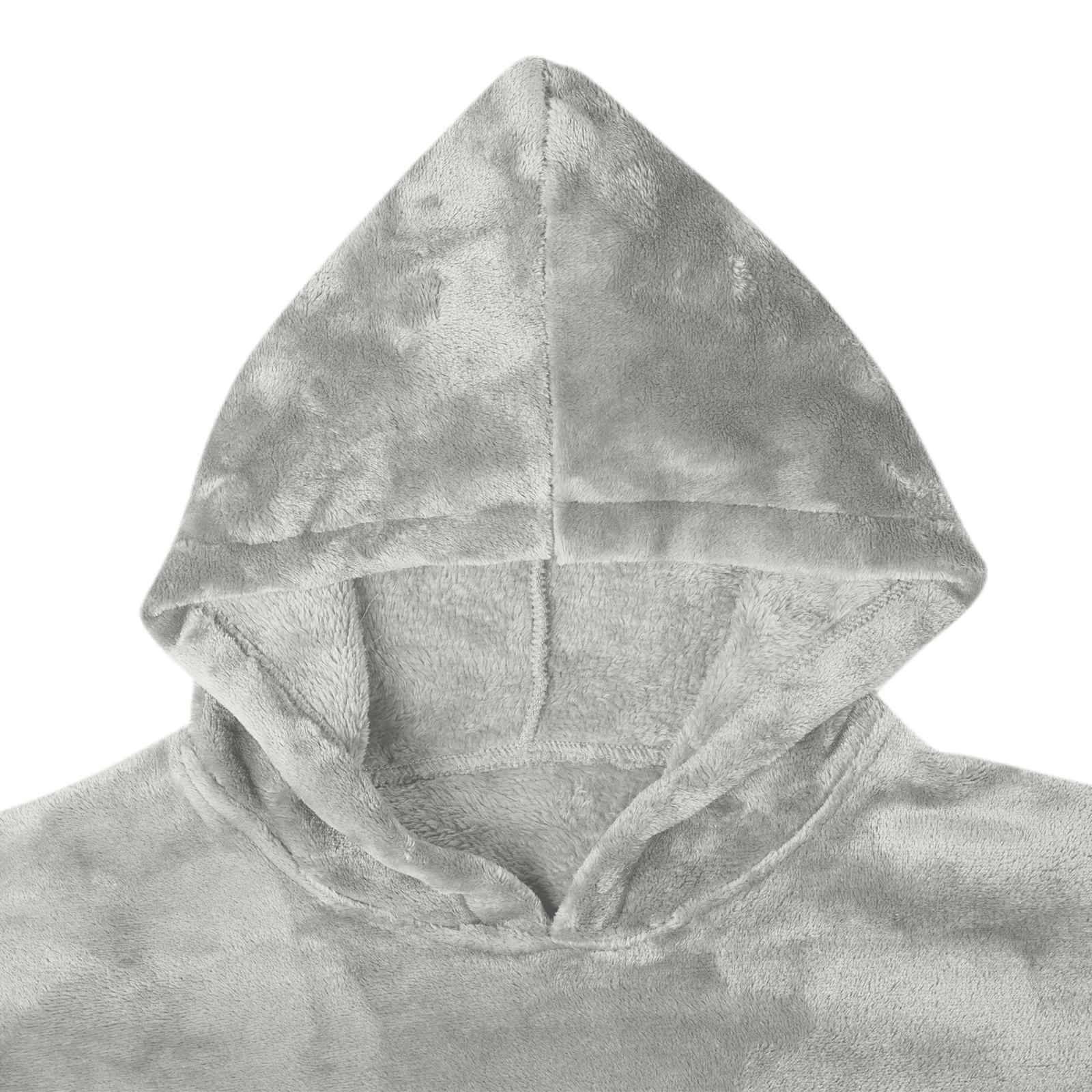 Grauer Hoodie von vorne gezeigt mit hochgezogener Kapuze auf einfachem weißem Hintergrund.