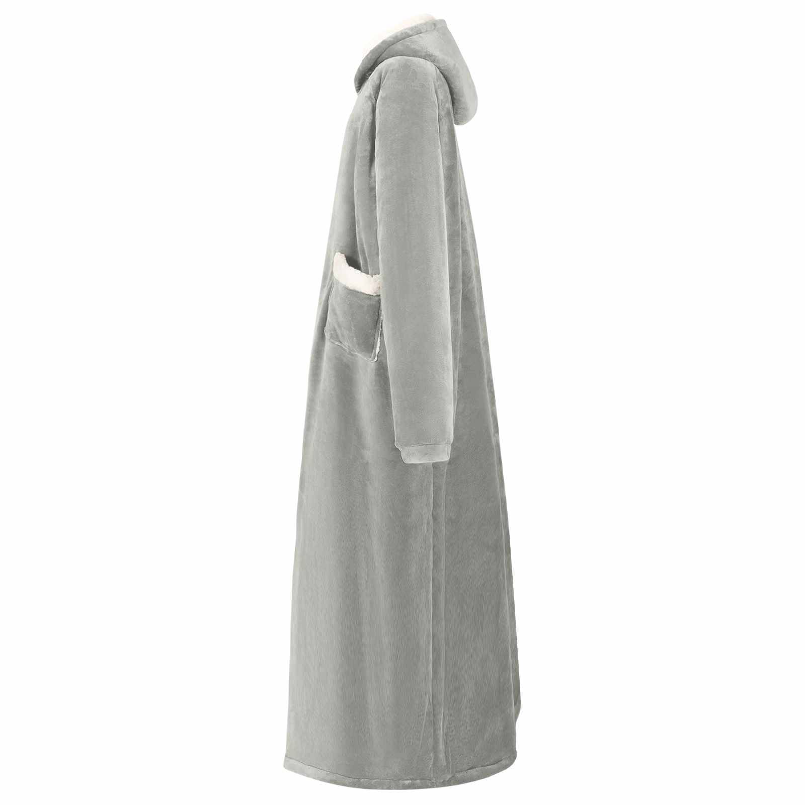 Grauer Kapuzenpullover mit langen Ärmeln und Seitentasche, in der Seitenansicht auf einem einfachen weißen Hintergrund gezeigt.