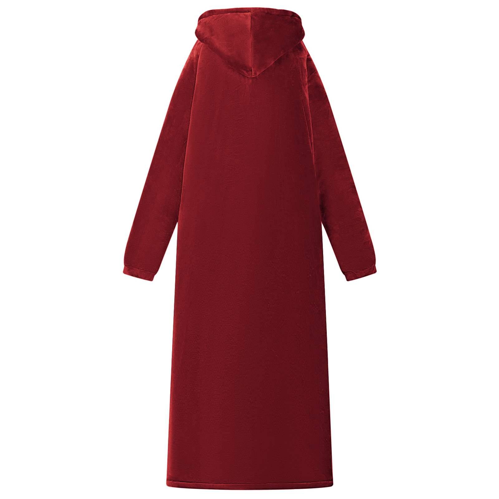 Langes burgunderrotes Kleid oder Morgenmantel mit Kapuze und langen Ärmeln, Vorderansicht auf schlicht weißem Hintergrund gezeigt.