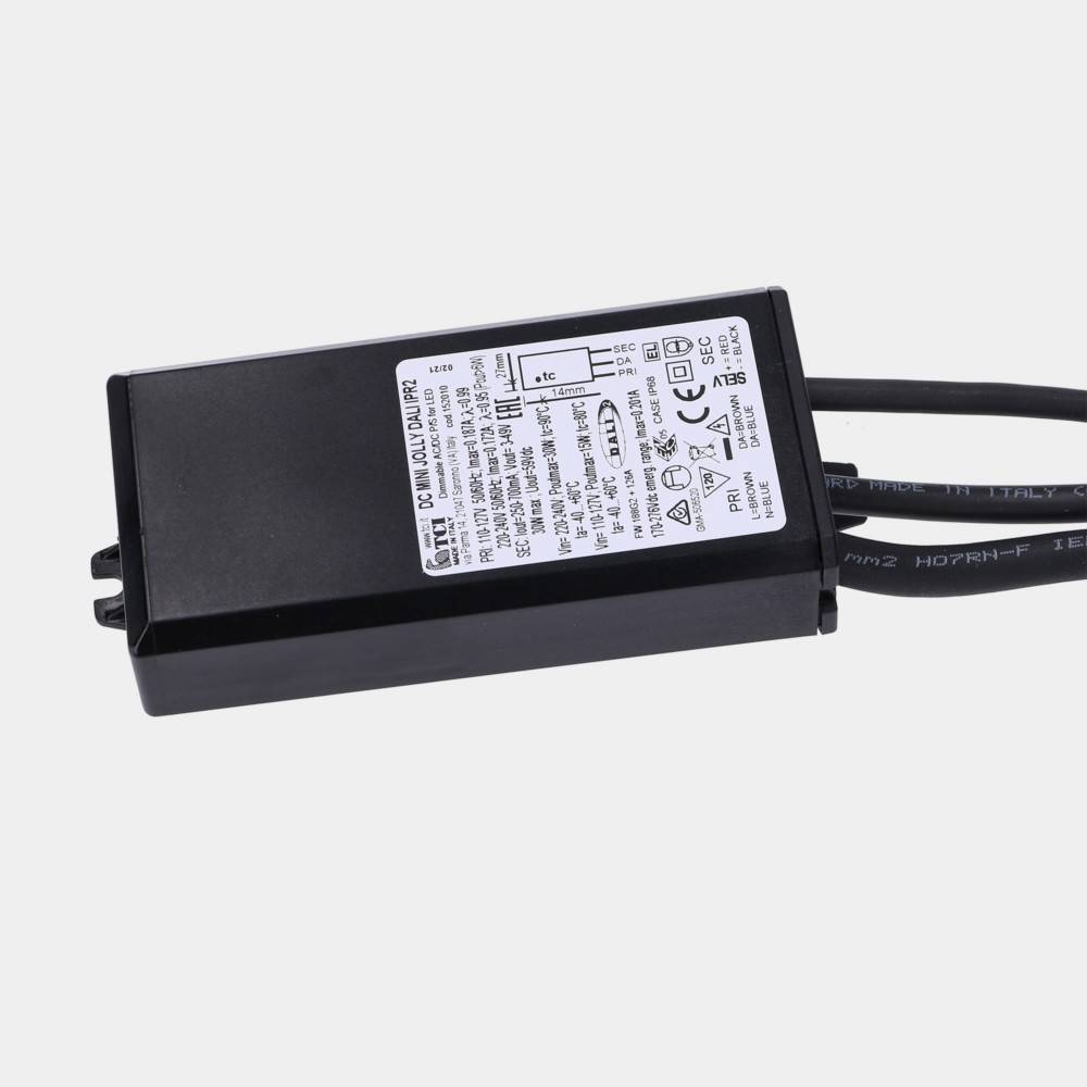 Schwarzes rechteckiges Stromversorgungsmodul mit angeschlossenen Kabeln und einem weißen Spezifikationsetikett auf der Oberseite.